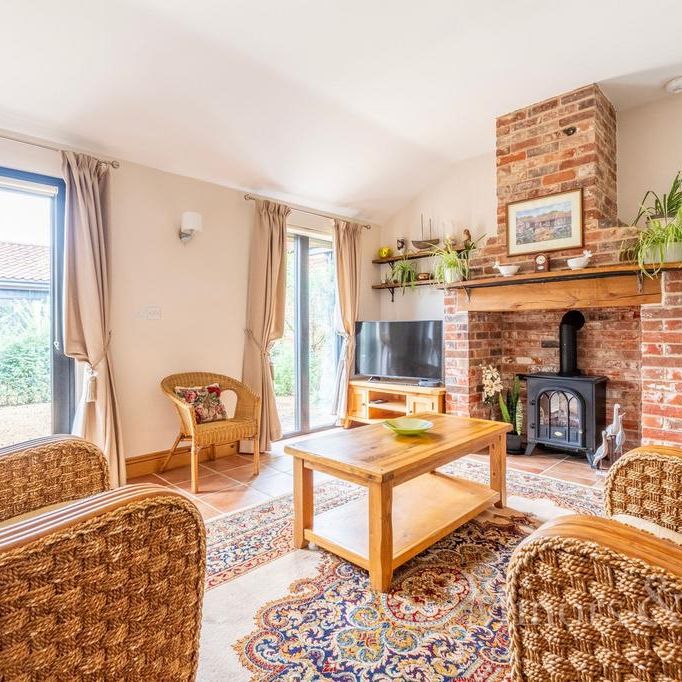 2 bedroom barn conversion to rent - Photo 1