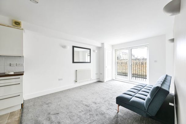 2 Bed Flat, Robinson Road, SW17 - Photo 1