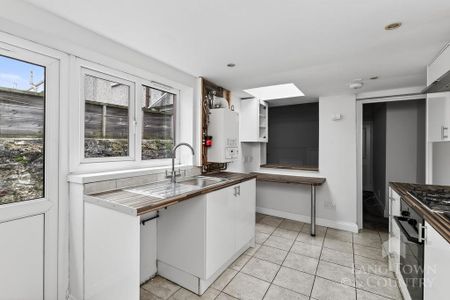 2 bedroom terraced house to rent - Photo 5