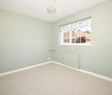 3 bedroom end of terrace house to rent - Photo 2