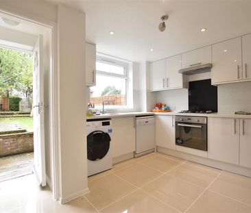 Bramley Way, Ashtead - Photo 1