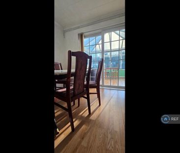 4 bedroom semi-detached house to rent - Photo 2