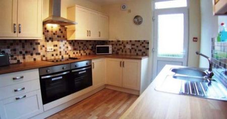 7 Bed - Estcourt Terrace, Headingley, Leeds - Photo 4