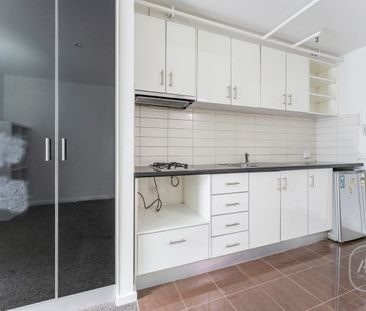 Convenient Living in the Heart of Box Hill - Furnished One-Bedroom ... - Photo 3