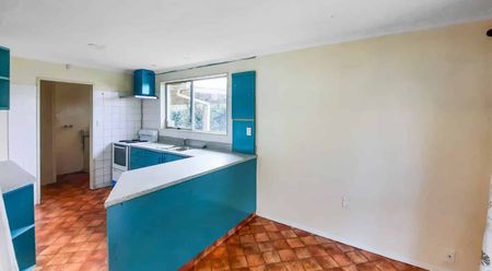 Three Bedrooms in Riccarton - Photo 3