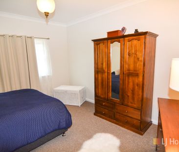 Modern, Sleek & Stylish - Photo 2