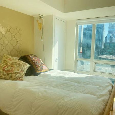 Furnished 1 Bedroom + Den Condo at Front St & Spadina - Photo 1