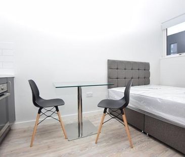 Studio to rent - Photo 2