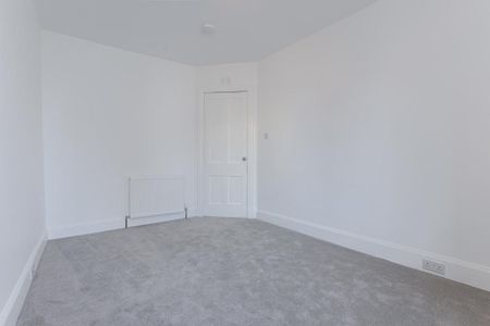 3 bedroom apartment to rent - Photo 4