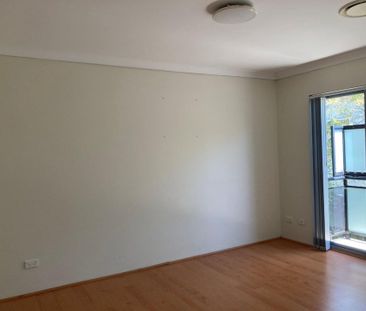 Spacious&comma; Modern Townhouse - Photo 6