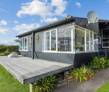 Work from Home by the Sea – Pourerere - Photo 5