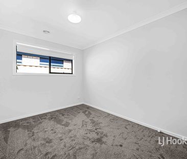 Modern Comfort Meets Effortless Entertaining in Prime Manor Lakes! ... - Photo 5