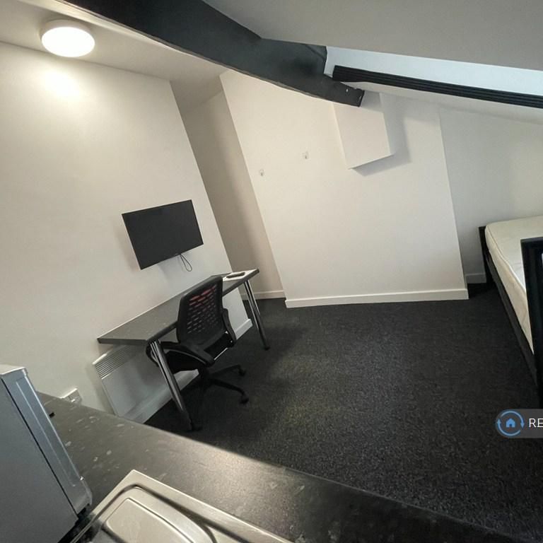 Studio to rent - Photo 1