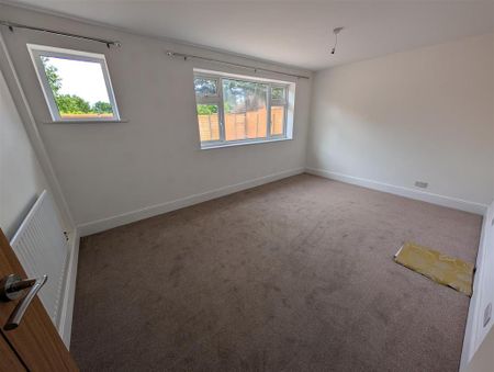 2 bedroom detached bungalow to rent - Photo 2