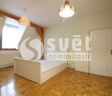 Pronájem podkrovního bytu 1+KK v historickém centru Prostějova - Photo 5