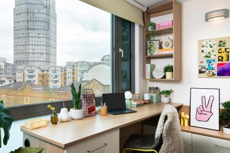 Extra Large High Double Ensuite - Photo 5