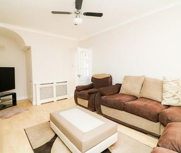 4 bedroom semi-detached house to rent - Photo 4