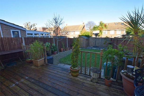 3 bedroom semi-detached house to rent - Photo 1