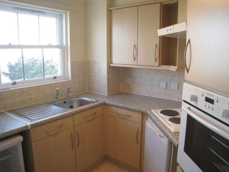 Seafront retirement apartment, Property for rent - Photo 3