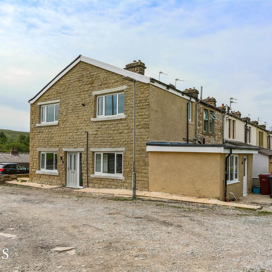 Burnley Road, Clowbridge, Burnley - Photo 1
