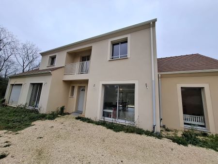 Location Maison 10 pièces 184 m2 à Boissy-le-Châtel - Photo 2