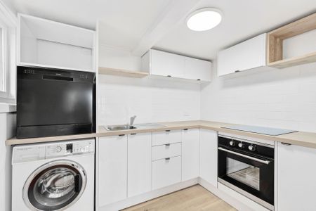 Sun-Drenched & Secluded - One-Bedroom Lower Duplex in Elanora Heights (Utilities Included) - Photo 3