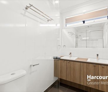 Comfortable & Low-Maintenance Family Home - Photo 6