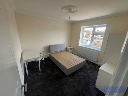 3 bedroom flat to rent - Photo 2