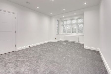 4 bedroom semi-detached house to rent - Photo 2