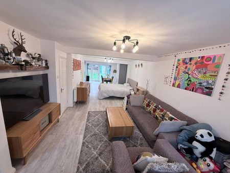 3 bedroom semi-detached house to rent - Photo 2