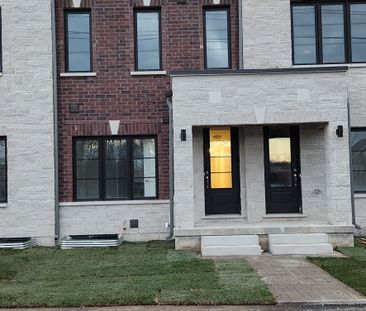 For Lease - 5909 Saigon Street, Mississauga, Ontario - Photo 1