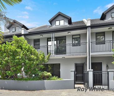 Spacious Three-Level Townhouse with Oversized Garage - Photo 1
