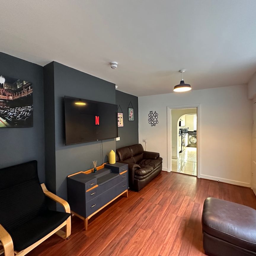 6 bedroom house - Photo 1