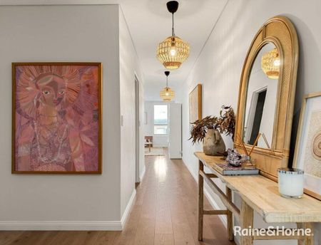 Spacious Two Bedroom Apartment In Prime Location! - Photo 4