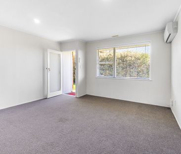 Tidy 2 bedroom unit - Photo 2
