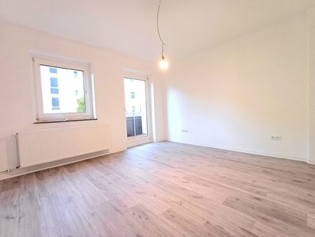 Kernsaniert! 3-Zimmer-Wohnung mit Balkon - Photo 2