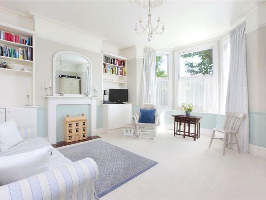 2 Bed Flat, Bonneville Gardens, SW4 - Photo 1