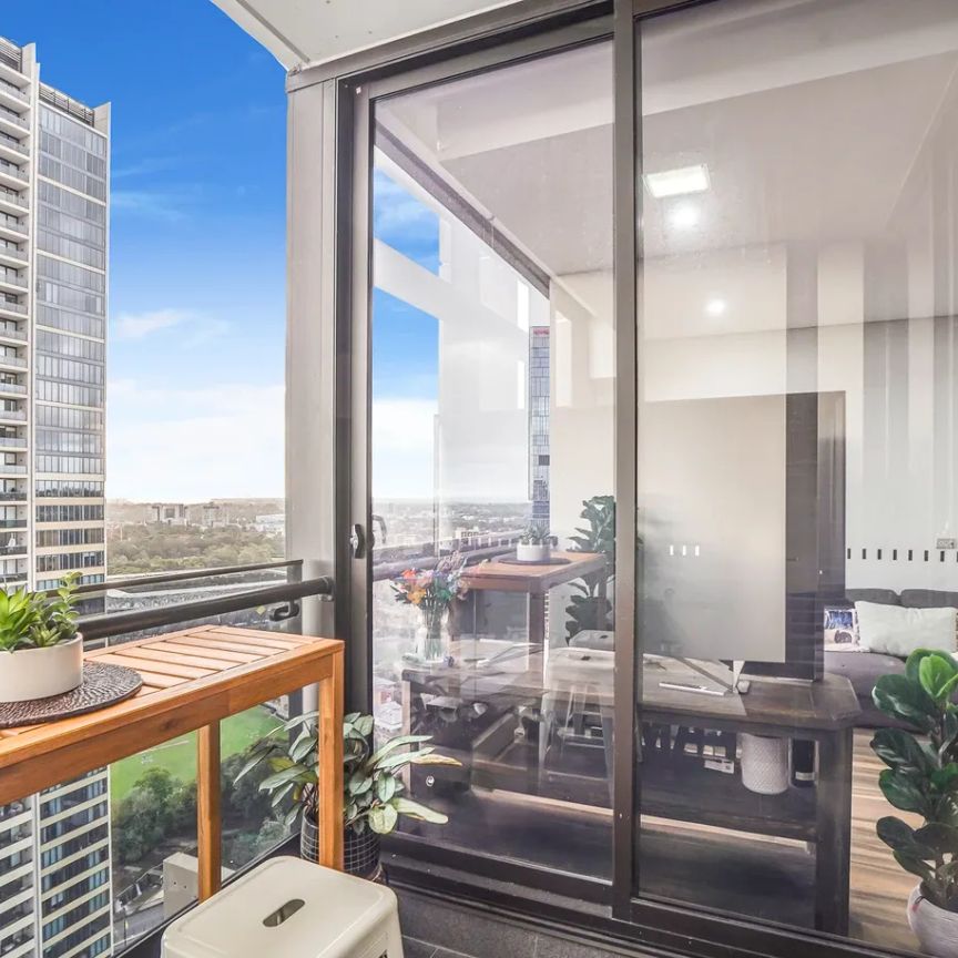 EXECUTIVE TWO BEDROOM UNIT ON LEVEL 29 WITH PARRAMATTA CITY VIEWS - Photo 1