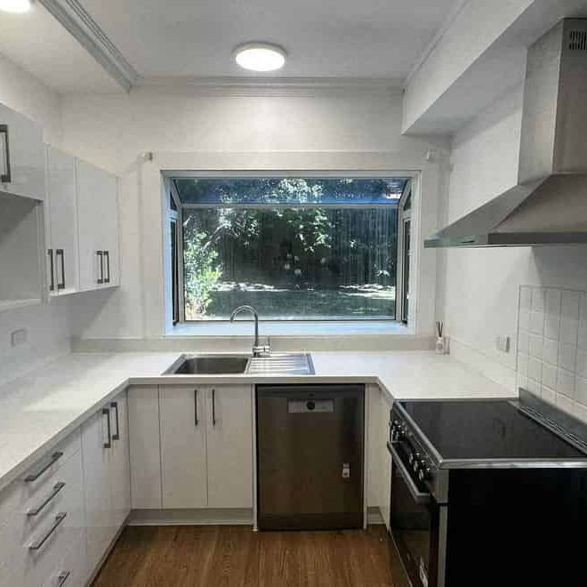 Spacious and sunny in St Clair! - Photo 1