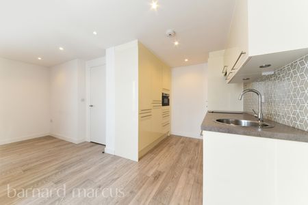 London Road, Sutton, Cheam - Photo 2