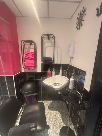 READY-TO-TRADE COMMERCIAL UNIT – FULLY EQUIPPED - Photo 3