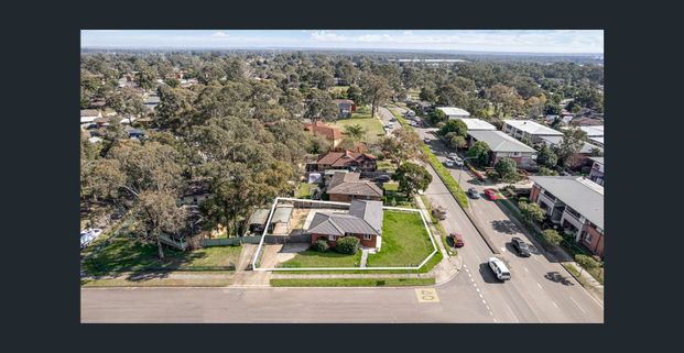 Comfortable 3-Bedroom Home in a Quiet Bidwill Location!! - Photo 1