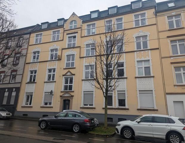 Attraktive 2,5-Zimmer-Dachgeschosswohnung in zentraler Lage-01.03.2026- - Photo 1