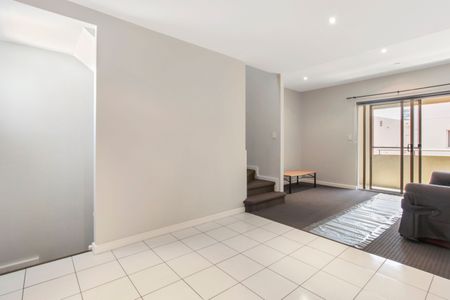 Modern Three-Level Townhouse in a Secure City-Edge Location - Photo 3