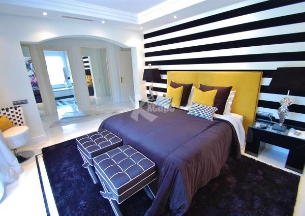 Stunning modern apartment with sea views in Puerto Banus