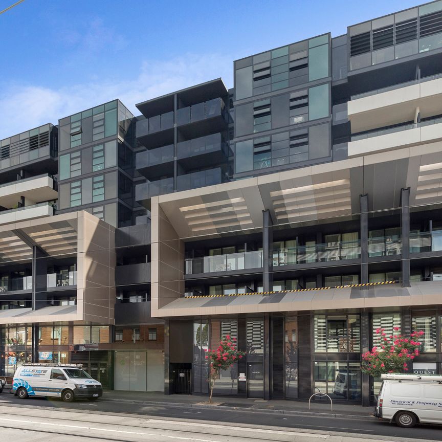 MODERN TWO BEDROOM APARTMENT CLOSE TO ALL THE ACTION! - Photo 1