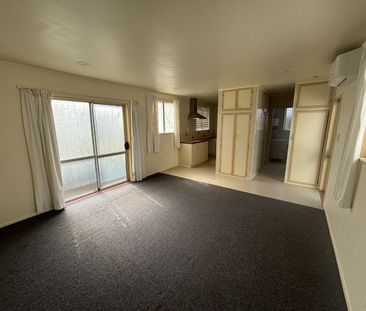 Tidy 2-Bedroom Unit in Papakura – Ideal for Couples or Small Families - Photo 1