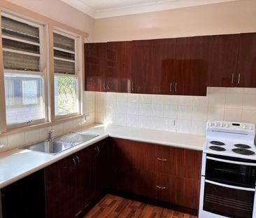 Value 3 Bedroom Home in a handy location - Photo 5