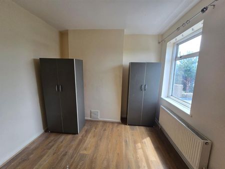 Ordnance Road, Enfield EN3, London - Photo 4