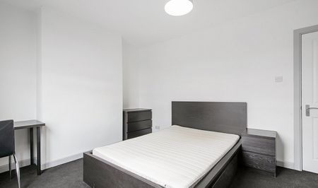 Extremely High Standard 4-Bed, 2-Bath - Photo 2